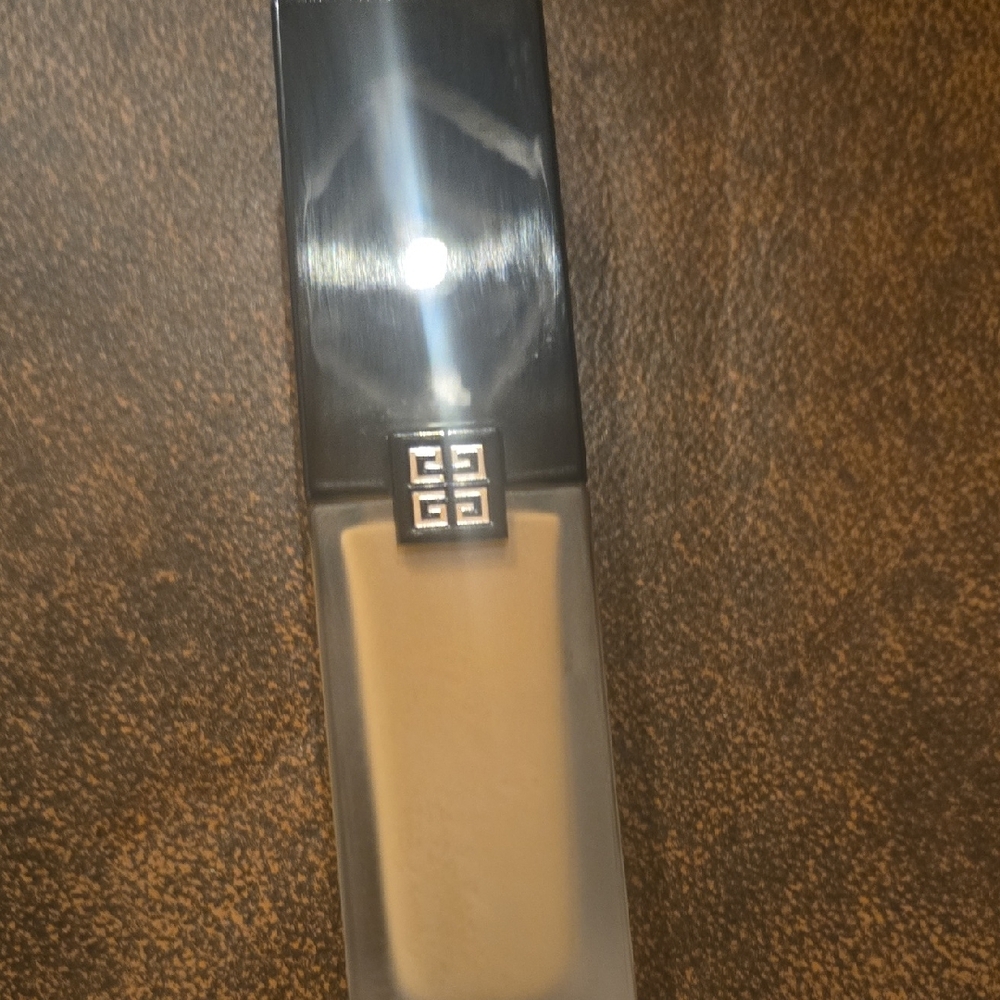 Givenchy Foundation - Picture 7 of 7